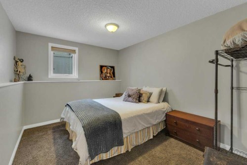 190 Asmundsen Avenue, Red Deer, AB - Indoor Photo Showing Bedroom