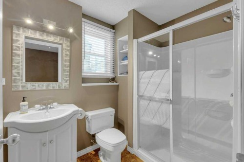 190 Asmundsen Avenue, Red Deer, AB - Indoor Photo Showing Bathroom