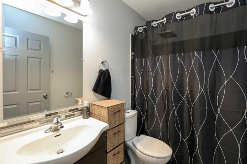 76 Good Crescent, Red Deer, AB - Indoor Photo Showing Bathroom