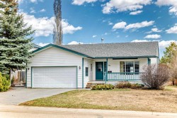 13 Garden Road Lacombe, AB T4L 1R5