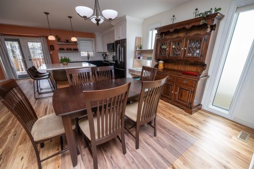 25 Gilbert Crescent, Red Deer, AB - Indoor Photo Showing Dining Room