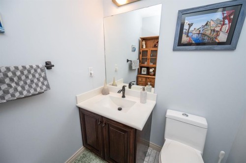 25 Gilbert Crescent, Red Deer, AB - Indoor Photo Showing Bathroom