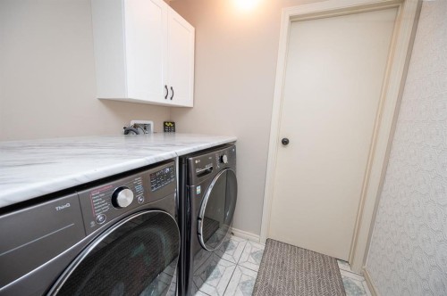 25 Gilbert Crescent, Red Deer, AB - Indoor Photo Showing Laundry Room