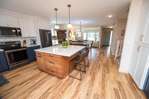 25 Gilbert Crescent, Red Deer, AB - Indoor Photo Showing Kitchen With Upgraded Kitchen
