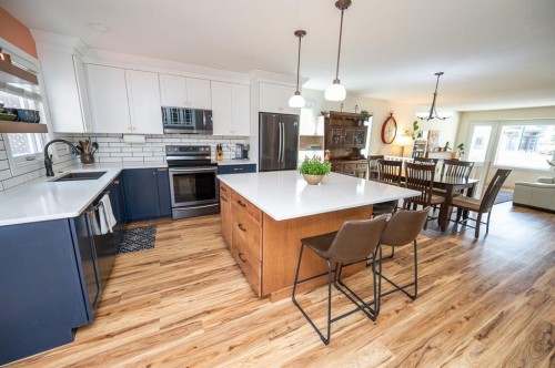 25 Gilbert Crescent, Red Deer, AB - Indoor Photo Showing Kitchen With Upgraded Kitchen