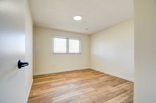 54 Ogden Avenue, Red Deer, AB - Indoor Photo Showing Other Room