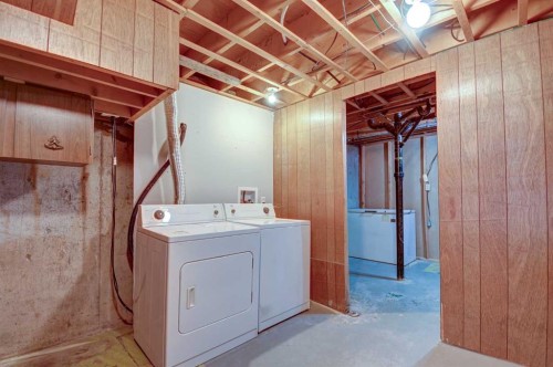 54 Ogden Avenue, Red Deer, AB - Indoor Photo Showing Laundry Room