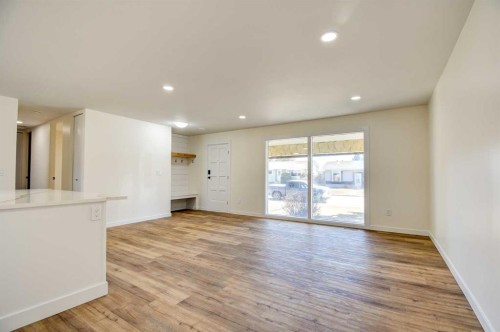 54 Ogden Avenue, Red Deer, AB - Indoor Photo Showing Other Room