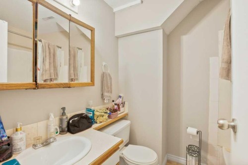 45 Hangingstone Drive, Lacombe, AB - Indoor Photo Showing Bathroom