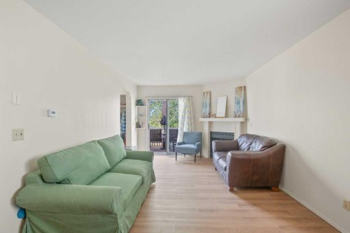 45 Hangingstone Drive, Lacombe, AB - Indoor Photo Showing Living Room