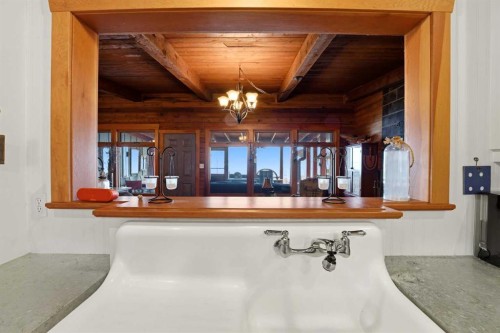 361 Birchcliff Road, Birchcliff, AB - Indoor Photo Showing Bathroom