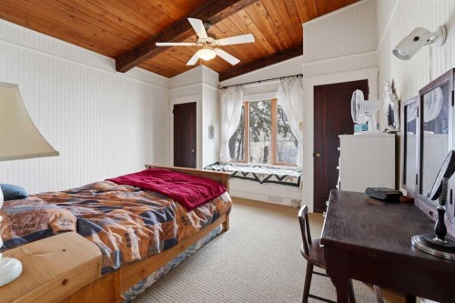 361 Birchcliff Road, Birchcliff, AB - Indoor Photo Showing Bedroom