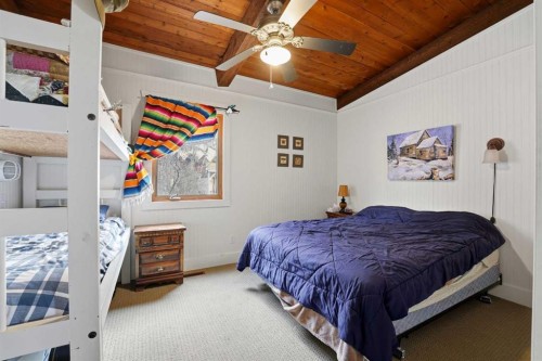 361 Birchcliff Road, Birchcliff, AB - Indoor Photo Showing Bedroom