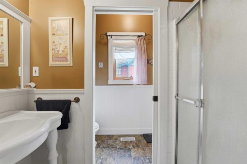 361 Birchcliff Road, Birchcliff, AB - Indoor Photo Showing Bathroom