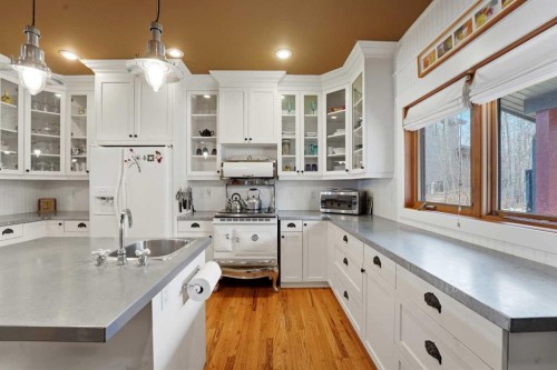 361 Birchcliff Road, Birchcliff, AB - Indoor Photo Showing Kitchen