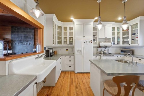 361 Birchcliff Road, Birchcliff, AB - Indoor Photo Showing Kitchen
