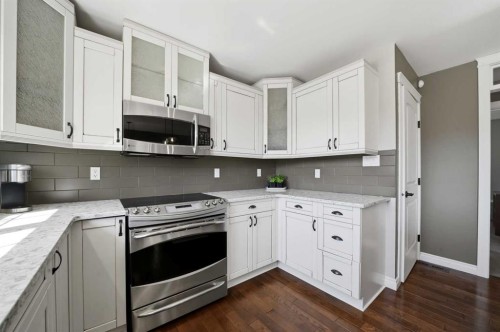 6 Sydney Close, Red Deer, AB - Indoor Photo Showing Kitchen