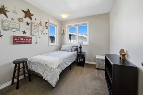 6 Sydney Close, Red Deer, AB - Indoor Photo Showing Bedroom