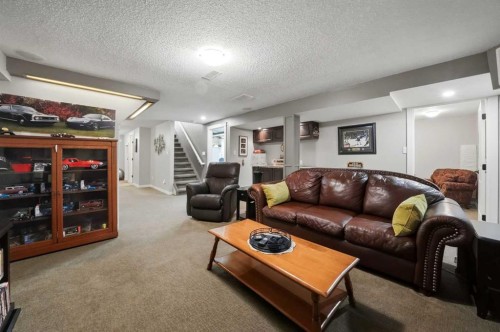 6 Sydney Close, Red Deer, AB - Indoor Photo Showing Living Room