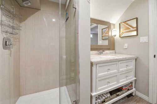 6 Sydney Close, Red Deer, AB - Indoor Photo Showing Bathroom