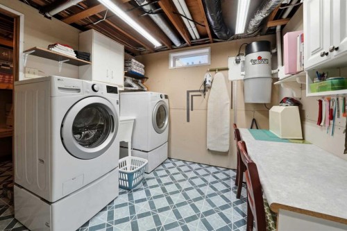 6 Sydney Close, Red Deer, AB - Indoor Photo Showing Laundry Room
