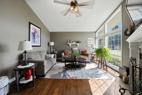 6 Sydney Close, Red Deer, AB - Indoor Photo Showing Living Room
