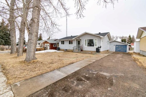 5005 53 Street, Castor, AB - Outdoor