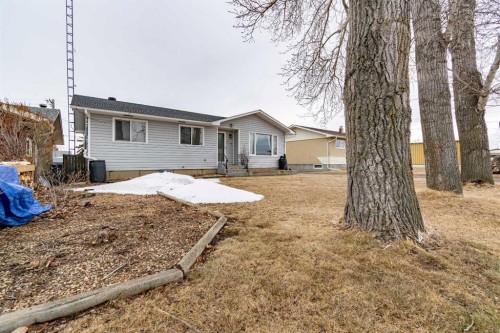 5005 53 Street, Castor, AB - Outdoor