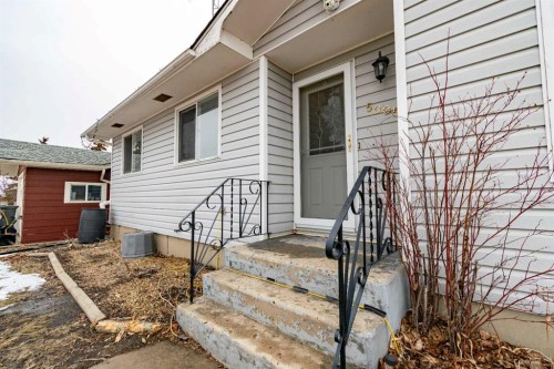 5005 53 Street, Castor, AB - Outdoor