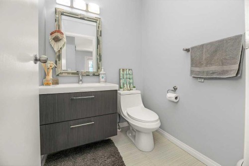 19 Lakeview Drive, Rochon Sands, AB - Indoor Photo Showing Bathroom