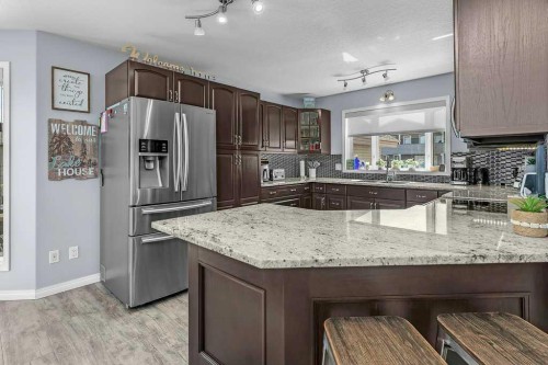 19 Lakeview Drive, Rochon Sands, AB - Indoor Photo Showing Kitchen With Upgraded Kitchen