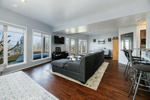 19 Lakeview Drive, Rochon Sands, AB - Indoor Photo Showing Living Room