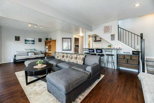 19 Lakeview Drive, Rochon Sands, AB - Indoor Photo Showing Living Room