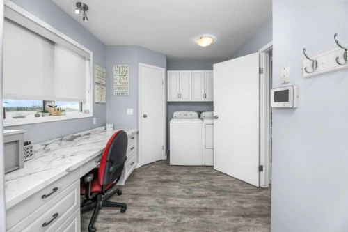 19 Lakeview Drive, Rochon Sands, AB - Indoor Photo Showing Laundry Room