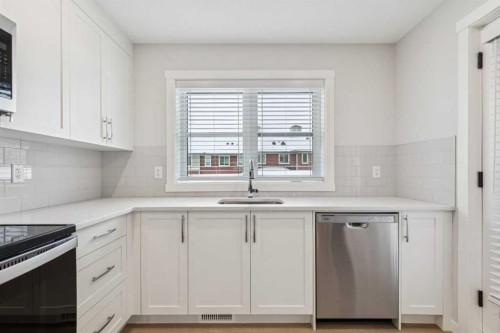 505-135 Mahogany Parade Se, Calgary, AB - Indoor Photo Showing Kitchen