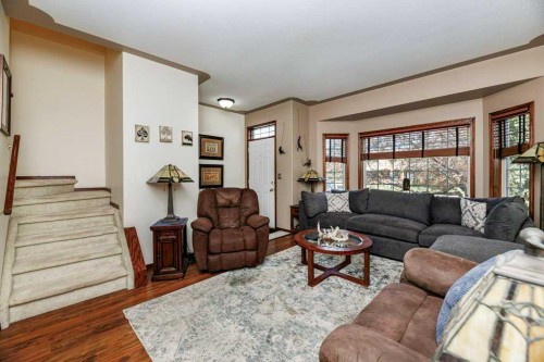 299 Cornett Drive, Red Deer, AB - Indoor Photo Showing Living Room