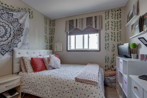 43 Inkster Close, Red Deer, AB - Indoor Photo Showing Bedroom