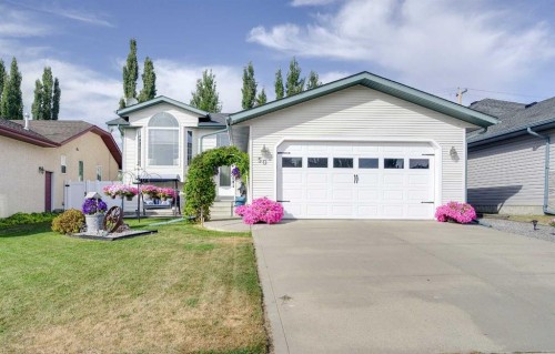 50 Livingston Close  Lacombe, AB T4L 2J3