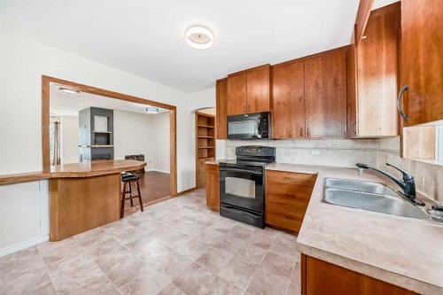 5309 42A Avenue, Red Deer, AB - Indoor Photo Showing Kitchen With Double Sink