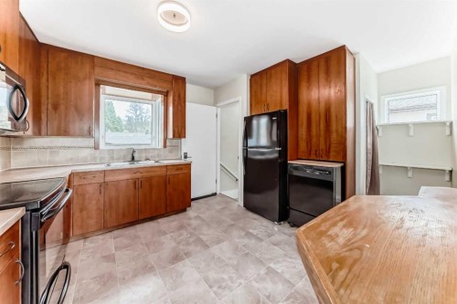 5309 42A Avenue, Red Deer, AB - Indoor Photo Showing Kitchen