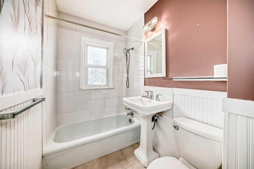 5309 42A Avenue, Red Deer, AB - Indoor Photo Showing Bathroom