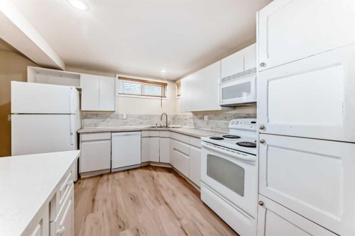 5309 42A Avenue, Red Deer, AB - Indoor Photo Showing Kitchen