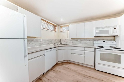 5309 42A Avenue, Red Deer, AB - Indoor Photo Showing Kitchen