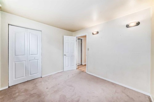 5309 42A Avenue, Red Deer, AB - Indoor Photo Showing Other Room