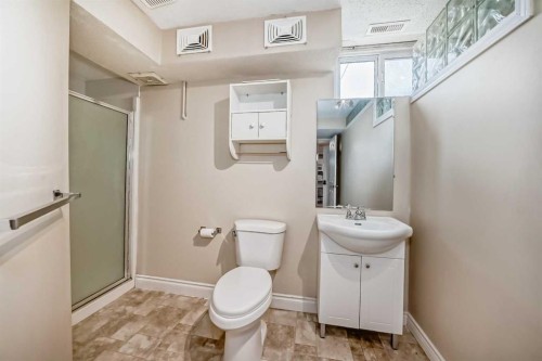 5309 42A Avenue, Red Deer, AB - Indoor Photo Showing Bathroom