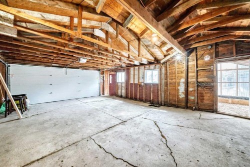 5309 42A Avenue, Red Deer, AB - Indoor Photo Showing Garage