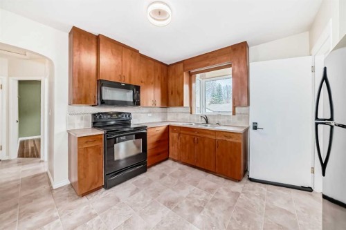 5309 42A Avenue, Red Deer, AB - Indoor Photo Showing Kitchen With Double Sink