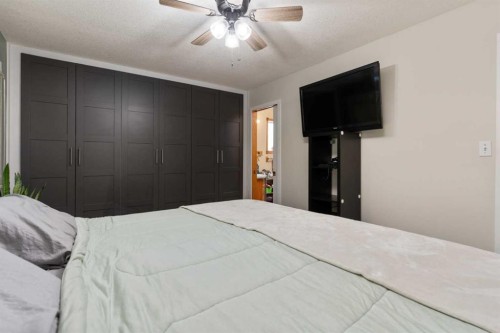 6122 32 Avenue, Camrose, AB - Indoor Photo Showing Bedroom