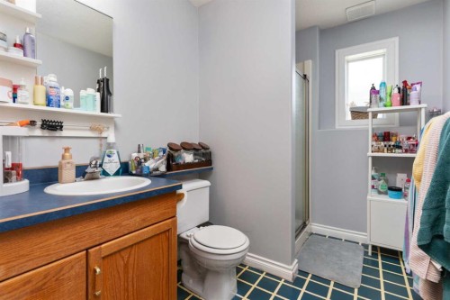 6122 32 Avenue, Camrose, AB - Indoor Photo Showing Bathroom