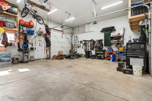 6122 32 Avenue, Camrose, AB - Indoor Photo Showing Garage